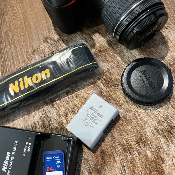 Nikon DSLR D5600 Camera with 18-55mm Lens , Camera Bag, Strap, Battery, Charger - Picture 8 of 10